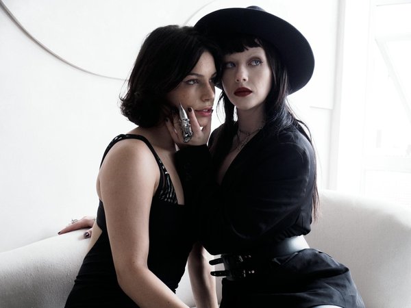 Explorez 7 Pratiques de Yoga Insolites et Étonnantes à Essayer !